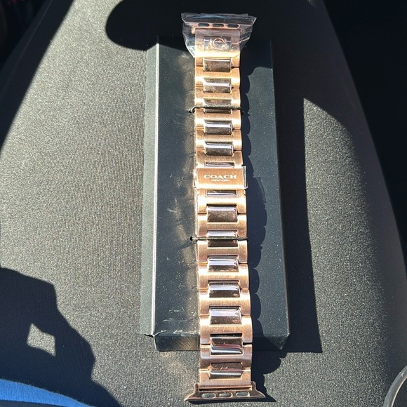 NIB Coach Apple Watch Band 42/44/45mm - Picture 4 of 5